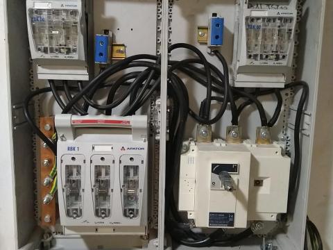 HENSEL Főkapcsoló és Főbiztosíték szekrény féláron eladó HENSEL Főkapcsoló és Főbiztosíték szekrény féláron eladó