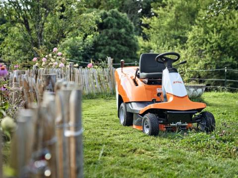 STIHL RT 4082.1 Fűnyíró traktor STIHL RT 4082.1 Fűnyíró traktor
