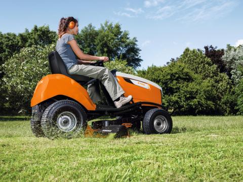 STIHL RT 4097.1 SX Fűnyíró traktor STIHL RT 4097.1 SX Fűnyíró traktor