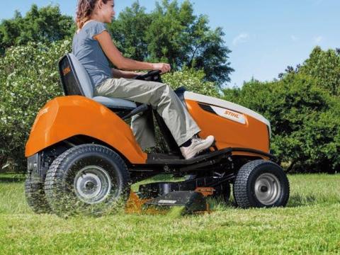 STIHL RT 4112.1 SZ Fűnyíró traktor STIHL RT 4112.1 SZ Fűnyíró traktor