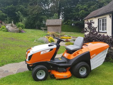 STIHL RT 6112.1 ZL Fűnyíró traktor STIHL RT 6112.1 ZL Fűnyíró traktor