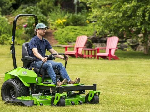 Mean Green Nemesis elektromos helyben megforduló zero-turn fűnyíró Mean Green Nemesis elektromos helyben megforduló zero-turn fűnyíró