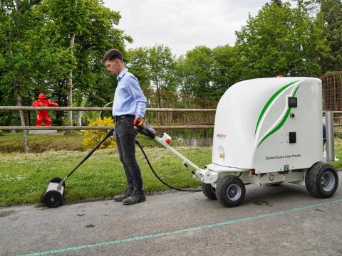 Oeliatec Hoedic CM gyalogkíséretű vegyszermentes gyomirtó berendezés Oeliatec Hoedic CM gyalogkíséretű vegyszermentes gyomirtó berendezés
