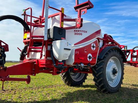 Kertitox BASICLINE 3000/18 vontatott szántóföldi permetezőgép automata szakaszolással Kertitox BASICLINE 3000/18 vontatott szántóföldi permetezőgép automata szakaszolással