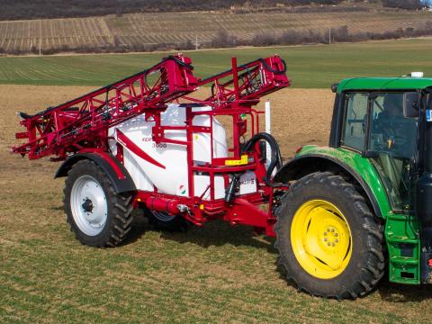 Kertitox BASICLINE 3000/21 vontatott szántóföldi permetezőgép ISOBUS vezérléssel Kertitox BASICLINE 3000/21 vontatott szántóföldi permetezőgép ISOBUS vezérléssel