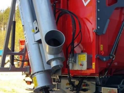 POM Augustow T 213 hidraulikus vetőgépfeltöltő csiga horganyzott POM Augustow T 213 hidraulikus vetőgépfeltöltő csiga horganyzott