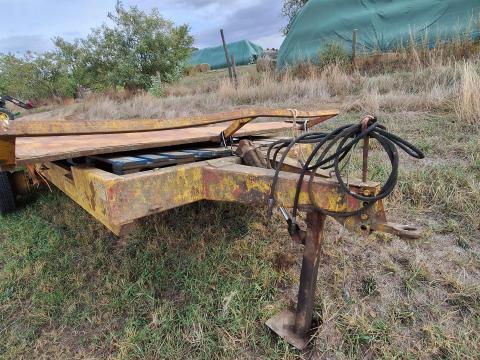 Eladó egytengelyes bálaszállító, 18 bála kapacitással Eladó egytengelyes bálaszállító, 18 bála kapacitással