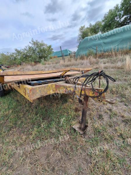 Eladó egytengelyes bálaszállító, 18 bála kapacitással