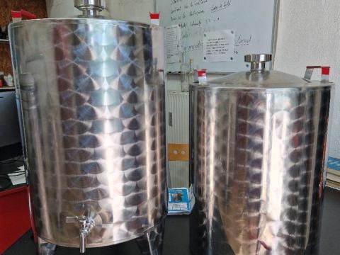 Új rozsdamentes acél bor-pálinka tároló tartály 64 liter Új rozsdamentes acél bor-pálinka tároló tartály 64 liter