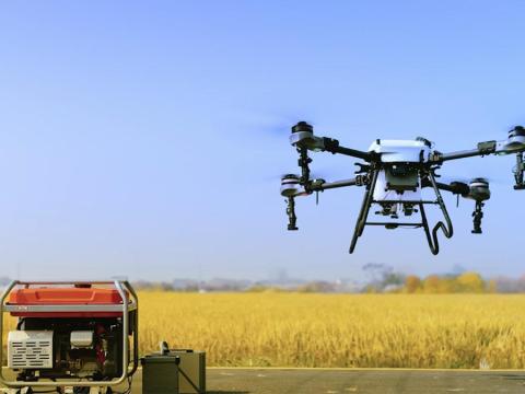 Permetező drón 35 l tartállyal + műtrágyaszóró TopxGun FP400 Permetező drón 35 l tartállyal + műtrágyaszóró TopxGun FP400