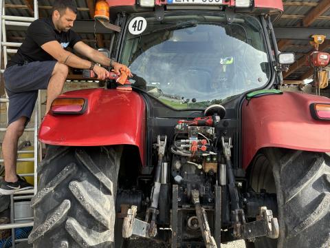 Mezőgazdasági gép takarítás,  polírozás,  eladásra felkészítés Mezőgazdasági gép takarítás,  polírozás,  eladásra felkészítés
