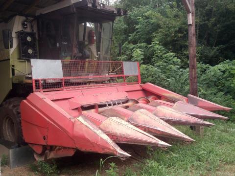 Oros 5 soros kukorica vágóasztal (Fortschritt MDW E 524-en használt) eladó Oros 5 soros kukorica vágóasztal (Fortschritt MDW E 524-en használt) eladó