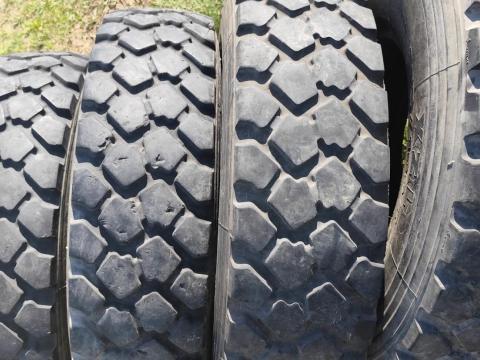 9.00R16, 900x16, 255/100R16 Michelin pótkocsi gumi használtan 9.00R16, 900x16, 255/100R16 Michelin pótkocsi gumi használtan
