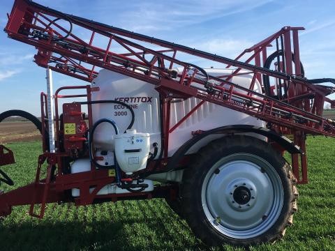 Kertitox ECO LINE 3000/18 vontatott szántóföldi permetezőgép automata szakaszolással Kertitox ECO LINE 3000/18 vontatott szántóföldi permetezőgép automata szakaszolással
