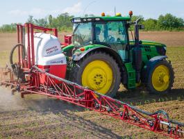 Kertitox FSZ-M 1000/18 függesztett szántóföldi permetezőgép automata szakaszolással