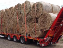 Bálaszállítás,  bála,  széna,  szalma,  lucérna