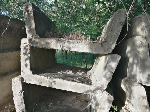 Használt vizesárok/mederpanel,  karámkiegészítő,  silótároló,  mezsgyehatároló eladó Használt vizesárok/mederpanel,  karámkiegészítő,  silótároló,  mezsgyehatároló eladó