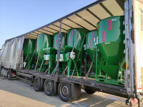 M-ROL Függőleges takarmánykeverők különböző kiszerelésben,  az 500kg-tól,  az 5000kg-ig