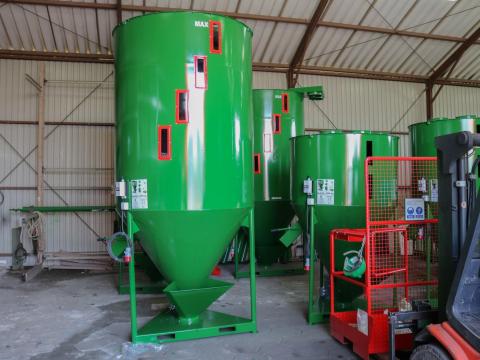 M-ROL Takarmánykeverők,  darálóval,  mérleggel 500kg-5000kg-ig M-ROL Takarmánykeverők,  darálóval,  mérleggel 500kg-5000kg-ig