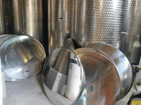 Rozsdamentes acéltartály 800 l, 600 l, 380 l Rozsdamentes acéltartály 800 l, 600 l, 380 l