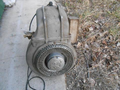 Fűrge, régi oldtimer benzines álló motorblokk eladó Fűrge, régi oldtimer benzines álló motorblokk eladó