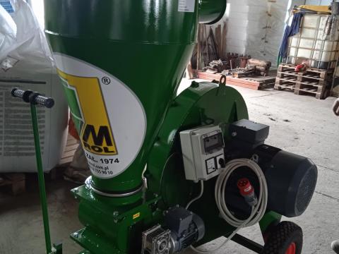 M-ROL Gabonaátemelő 80 mázsa óránként,  15 kW M-ROL Gabonaátemelő 80 mázsa óránként,  15 kW