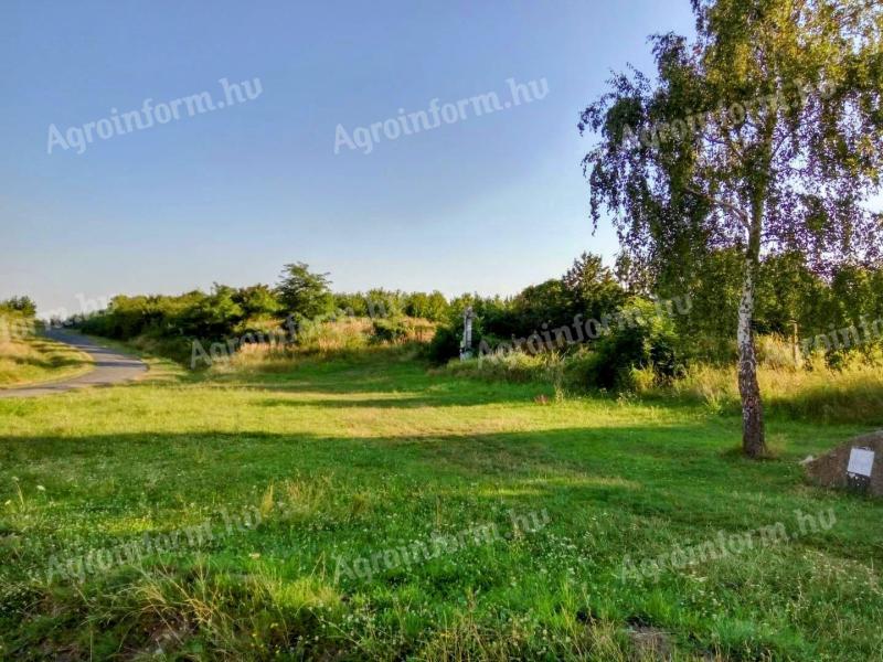 Szomolya legelő, eladó 2200 m²-es terület kiváló elhelyezkedéssel