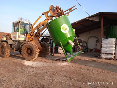 M-ROL Takarmánykeverő, darálóval, mérleggel 1000 kg M-ROL Takarmánykeverő, darálóval, mérleggel 1000 kg