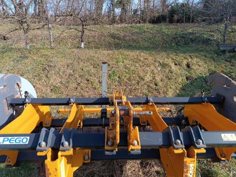 Alpegó altalaj-lazító Alpegó altalaj-lazító