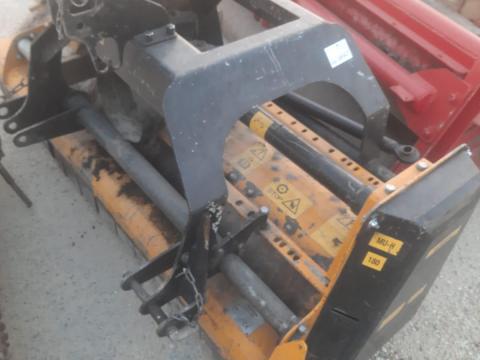 Front és hátsó szárzúzó Front és hátsó szárzúzó