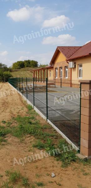 Kerítéspanel betonoszlop táblás kerítés
