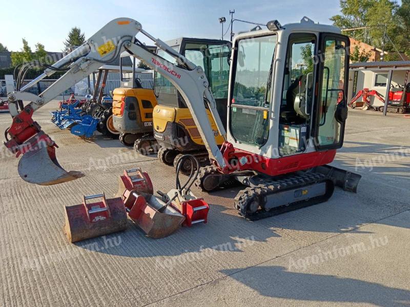 Takeuchi TB216 Markoló