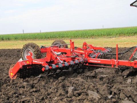 Güttler PW 5,4 Master rögtörő henger FlatSpring talajsimítóval Güttler PW 5,4 Master rögtörő henger FlatSpring talajsimítóval