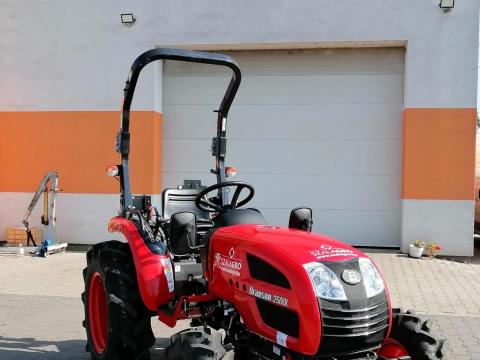 TYM - Branson 2500L traktor orrsúllyal, rendszámozható TYM - Branson 2500L traktor orrsúllyal, rendszámozható