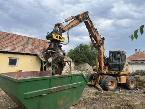 Földmunka, bontás, rostálás, gödörfúrás Földmunka, bontás, rostálás, gödörfúrás