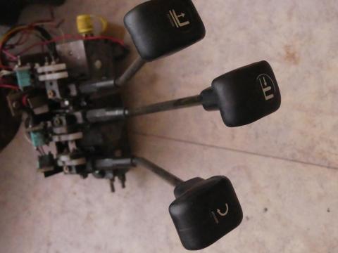 Hidraulikus vezérlő tömb, háromkörös Hidraulikus vezérlő tömb, háromkörös