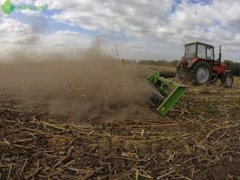 Szártörő aprítóhenger 9 méter, vontatott, 2600 kg, akár 10+ hektár/ó Szártörő aprítóhenger 9 méter, vontatott, 2600 kg, akár 10+ hektár/ó