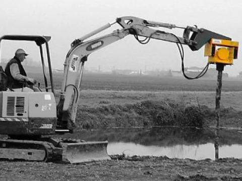 Olasz Ghedini labvibrátor,  cölöpverő forgókotróra Olasz Ghedini labvibrátor,  cölöpverő forgókotróra