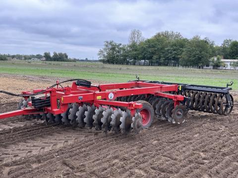 Ih 3,8 as V tárcsa ékgyűrűs elmunkálóval Ih 3,8 as V tárcsa ékgyűrűs elmunkálóval