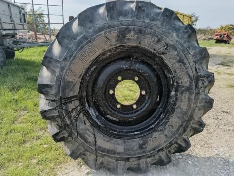 14.5 R20 és 18x8.50-8 gumiabroncs eladó