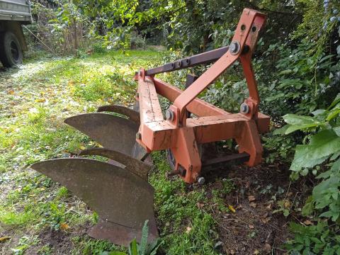 Függesztett eke eladó Függesztett eke eladó