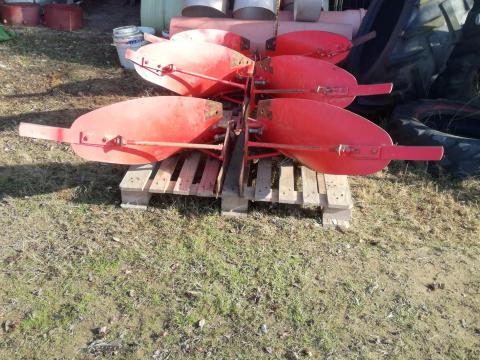 Eladó jobbos és balos ekefejek, újszerű eketestek és ekevasak Eladó jobbos és balos ekefejek, újszerű eketestek és ekevasak