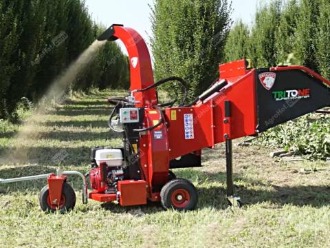 Ágaprító, ágdaráló - vontatható (fa átmérője: max 12 cm) / TRICSMON Ágaprító, ágdaráló - vontatható (fa átmérője: max 12 cm) / TRICSMON