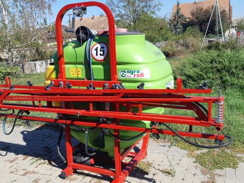 600 l/12 m függesztett permetező gép 600 l/12 m függesztett permetező gép