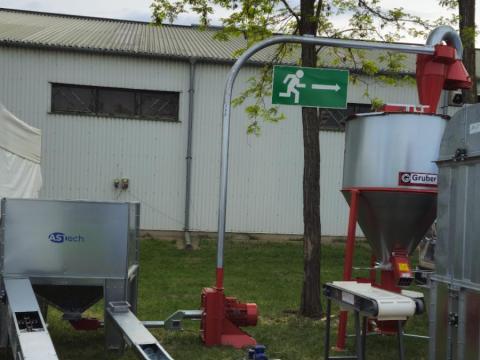 1 tonna/óra kapacitású pneumatikus takarmánykészítő gépsor 1 tonna/óra kapacitású pneumatikus takarmánykészítő gépsor