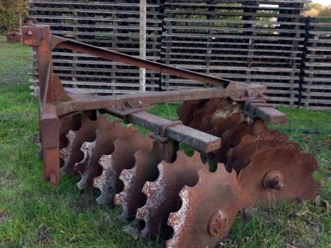 Függesztett tárcsa eladó Függesztett tárcsa eladó