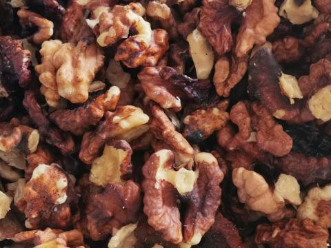 Barna színű Dióbél eladó, akár postai szállítással is Barna színű Dióbél eladó, akár postai szállítással is