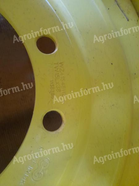 Eladó John Deere hátsó kerekek