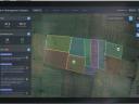 Őszi árzuhanás! Automata kormányzás Hattat traktorokhoz ingyenes RTK-val és bázisállomással – Sveaverken F100 robotkormány