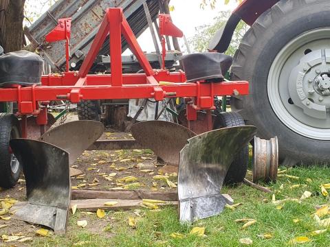 Szőlőtakaró ekefejek Szőlőtakaró ekefejek